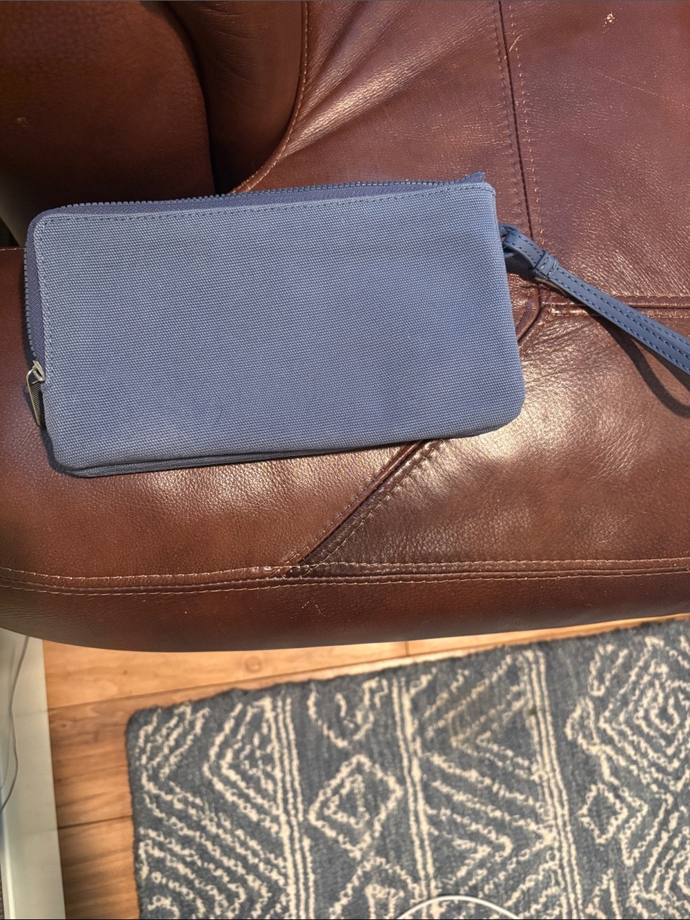 Blue Lululemon Wristlet Clutch EUC - Picture 2 of 4
